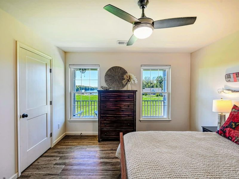 Bedroom #4 - Queen bed, nautical touches, a TV for the wind-down at the end of the day.