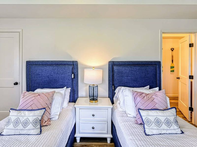 Jill Bedroom - Bright, stylish, with the kind of decor that holds up to active kids.