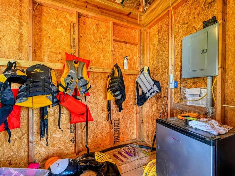 Boat Storage - Life jackets and lake essentials already stocked. Less packing, more swimming.
