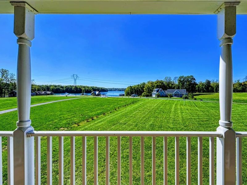 Screened Balcony - Lake horizon, comfortable seating, the quiet of the private side.