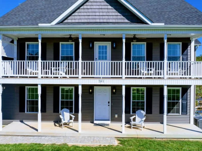 House at Day - Architectural detail from the lake side.