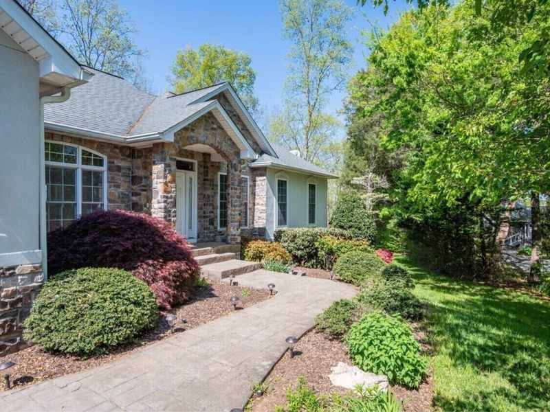 The front of the home and what to expect upon arrival. Just a few short steps