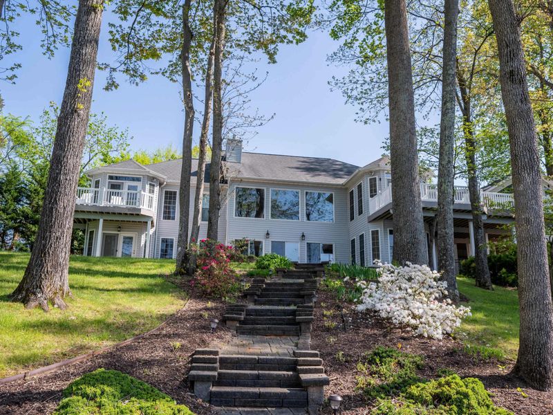 The stairs down to the lake are well maintained and clean for an easy walk down, even barefoot.