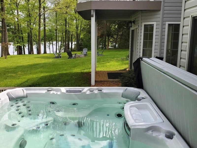 Brand NEW 7 person hot tub with gorgeous lake views