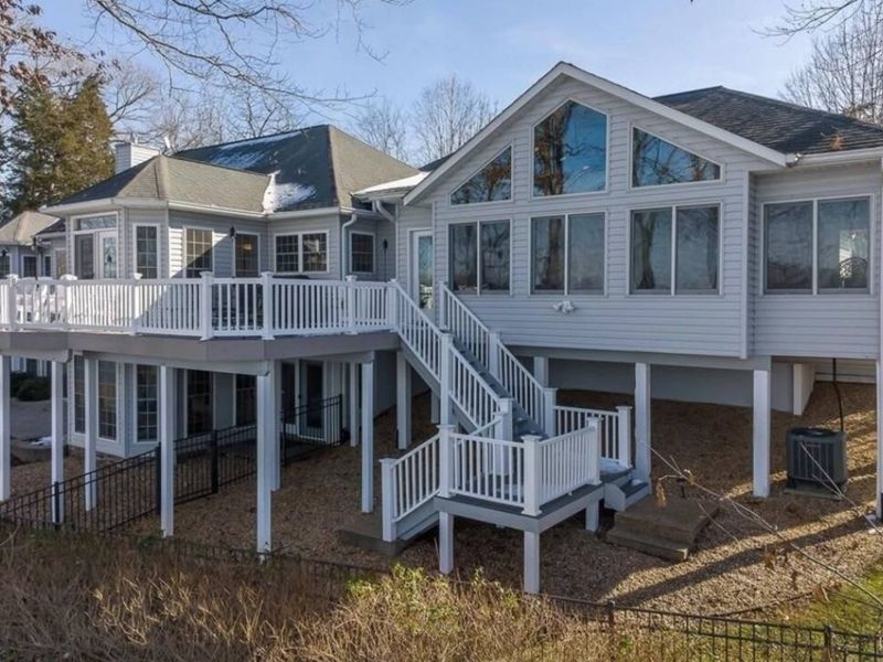 A shot of the back of the house. Fenced in area for fur babies!!