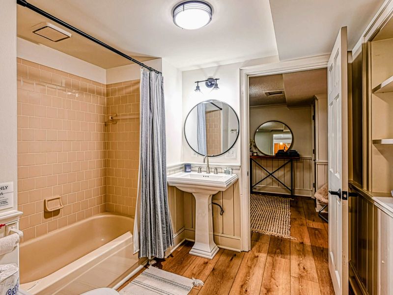 Attached Lower Level Bathroom: Modern fixtures in a private bathroom near the Lake Anna retreat.