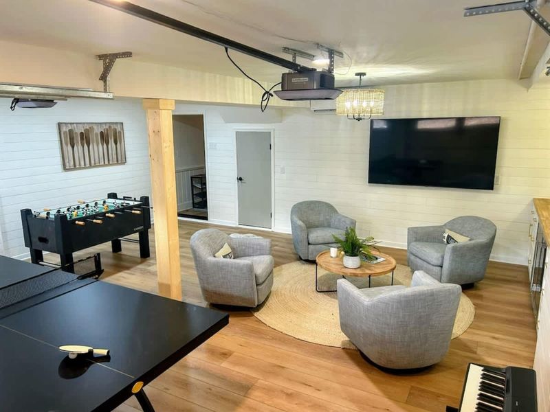 Garage Game Room – Ping pong, foosball, and a cozy lounge with a big-screen TV make this the perfect spot to unwind and play!