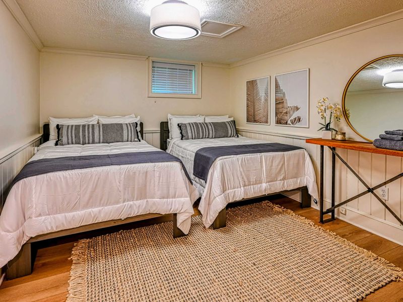 Lower Level Bedroom Suite: A great space with multiple beds for kids or groups enjoying Lake Anna.