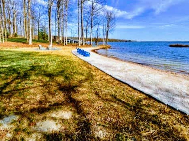 Spacious waterfront lawn: This wide, gently sloping lawn leads to your private beach on Lake Anna—perfect for lawn games, sunbathing, or simply enjoying the view under the trees.