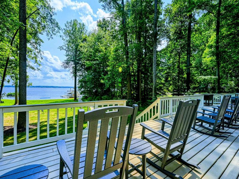 Wide View of Deck: A stunning perspective showcasing the deck and its proximity to Lake Anna.