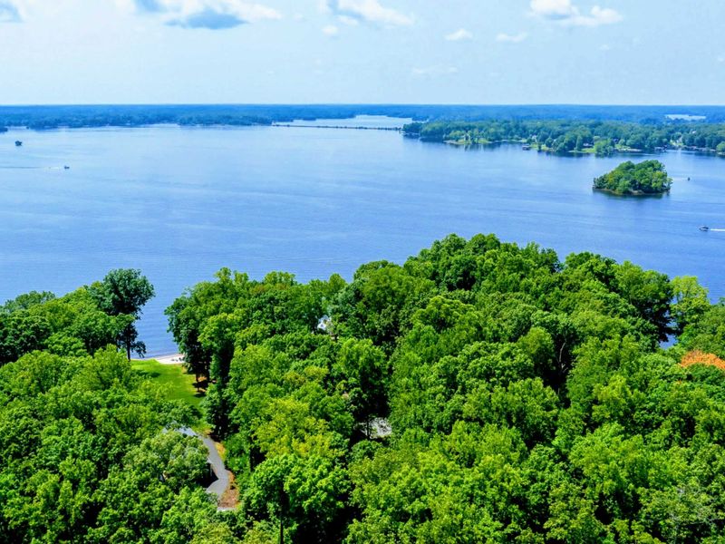 Lake View: Enjoy expansive water views surrounded by lush greenery, perfect for relaxation and soaking in the natural beauty.