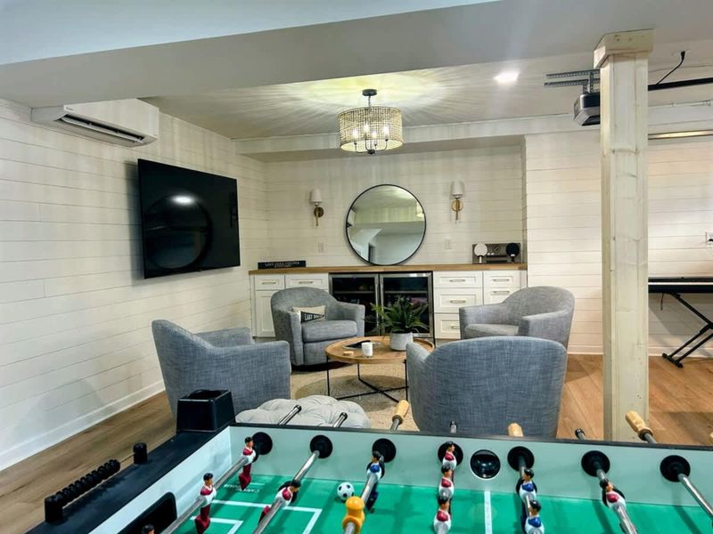 Stylish Garage Game Room – Foosball, a big-screen TV, and a cozy lounge with a built-in bar make this the perfect entertainment hub!