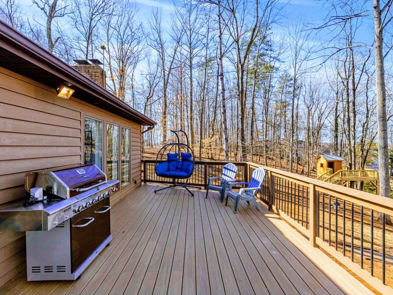 Deckside Dining – Grill out and enjoy meals with a view.
