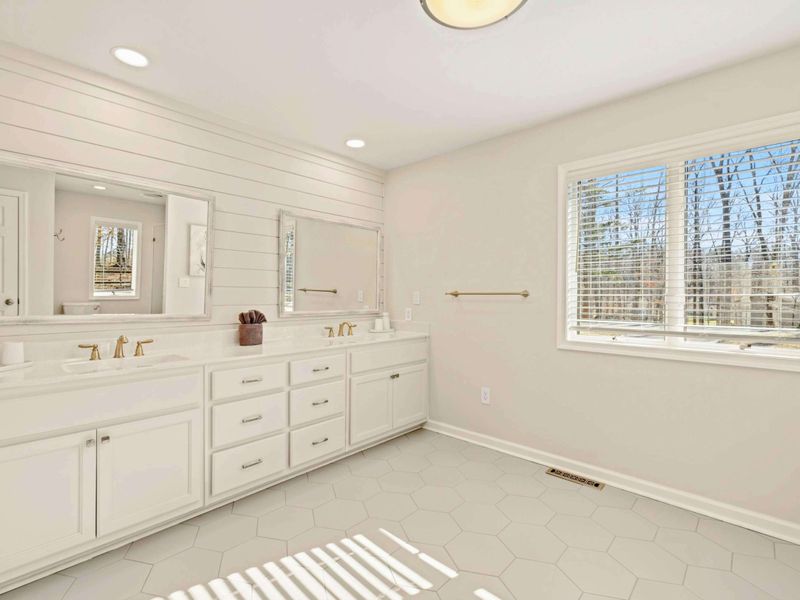 Dual Vanity Style – Plenty of space to get ready for the day.