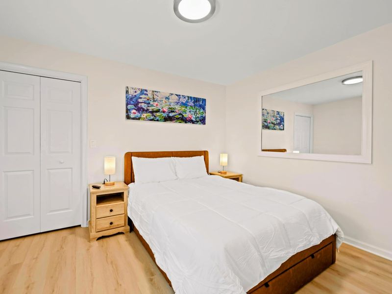 Cozy & Elegant – A tranquil bedroom with soft linens and warm lighting.