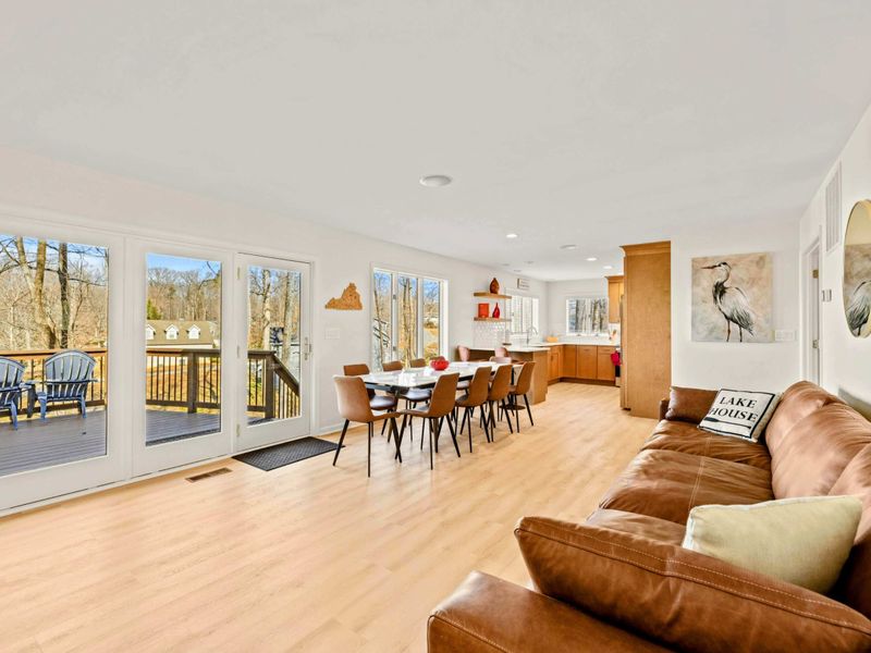 Living Room Comfort – Plush seating and a beautiful lake backdrop.