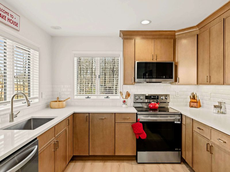 Kitchen Elegance – A stylish and fully equipped culinary space.