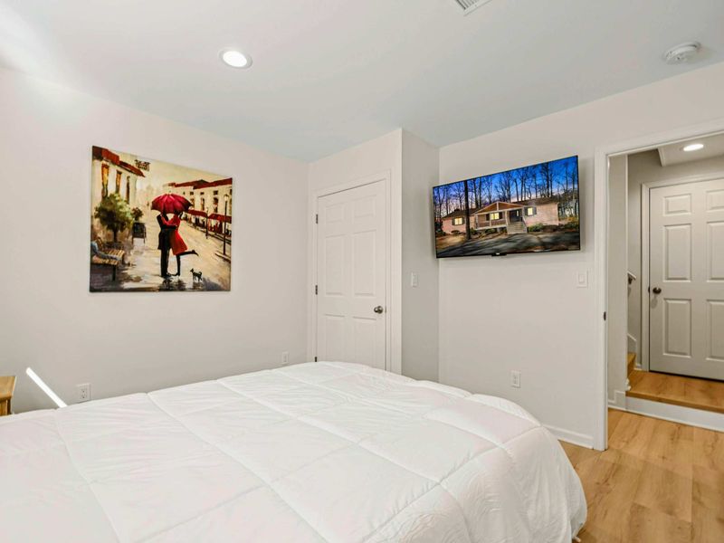 Cozy & Elegant – A tranquil bedroom with soft linens and warm lighting.