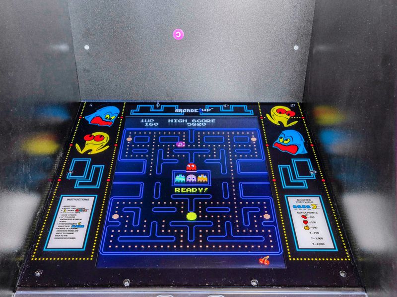 Retro Arcade – Classic arcade games for nonstop entertainment.