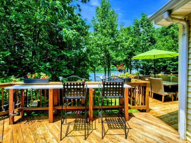 Lakeside Dining Deck – Gather at this charming high-top table, surrounded by lush greenery and overlooking Lake Anna. It's a prime spot for enjoying meals outdoors or relishing the peaceful lake ambiance.
