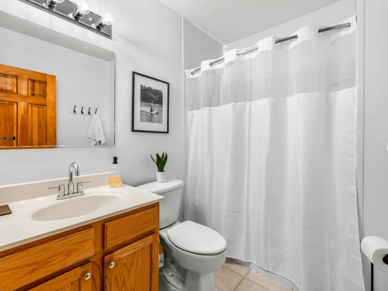 Bright and Fresh Bathroom 3 – This clean and cheerful full bathroom features a shower-tub combo, a spacious vanity, and bright lighting for a comfortable and refreshing start to your day.