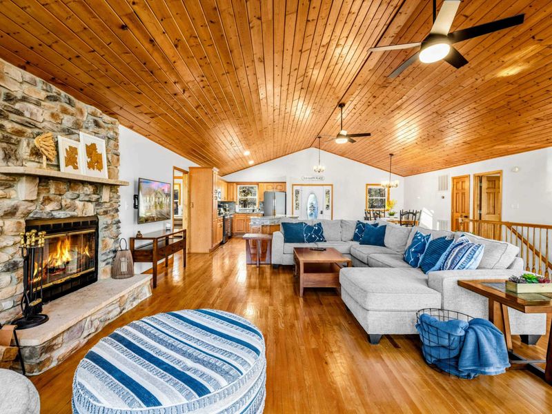 Expansive Lakeside Great Room – Featuring a stunning stone fireplace (not for guest use), vaulted wood ceilings, and hardwood floors. A bright, open space perfect for relaxing or entertaining with beautiful views of Lake Anna.