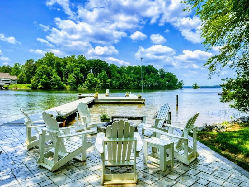 Lakeside Fire Pit Gathering – Relax around this cozy fire pit encircled by Adirondack chairs, offering a perfect spot for evening chats and enjoying expansive views of Lake Anna. Ideal for memorable lakeside moments.