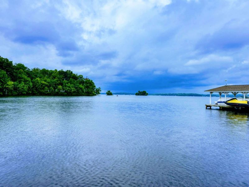 Serene Waters at Lake Anna – Embrace the calmness of gentle waters from your sheltered dock. Perfect for reflective moments or a quiet boat ride.
