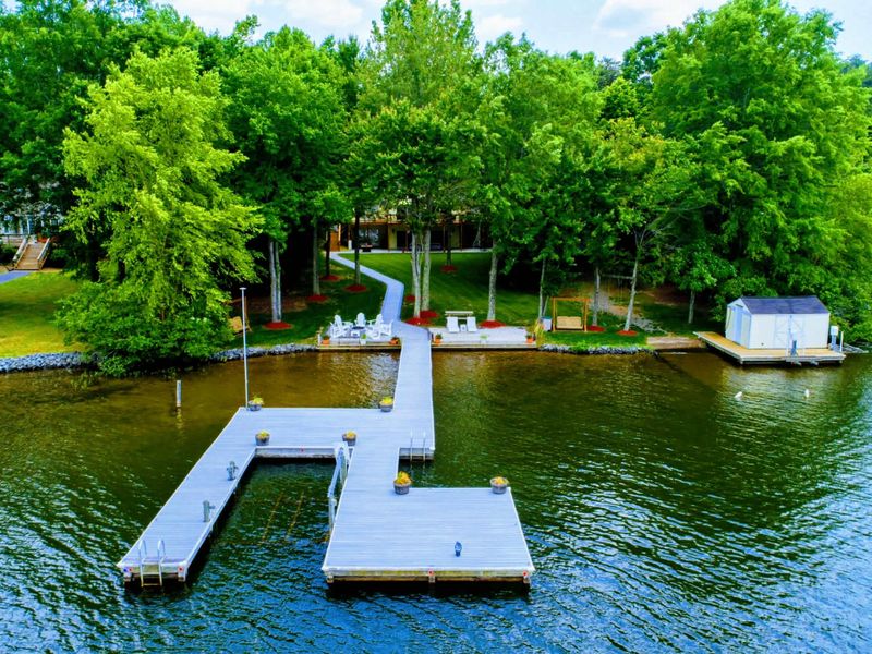 Perfect Lakeside Gathering Spot at Lake Anna – Dive into this vibrant waterfront property, featuring extensive docks and a tree-lined backyard, ideal for family and friends to come together and enjoy.