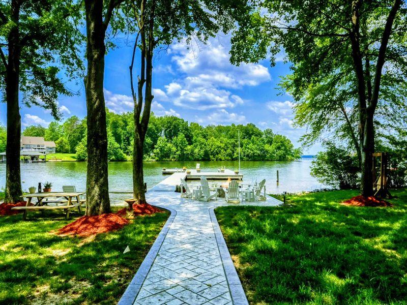 Lakeside Path to Serenity – Wander down this inviting stone pathway leading to a tranquil waterfront seating area, nestled among lush greenery and offering panoramic views of Lake Anna. Perfect for relaxation and scenic enjoyment.