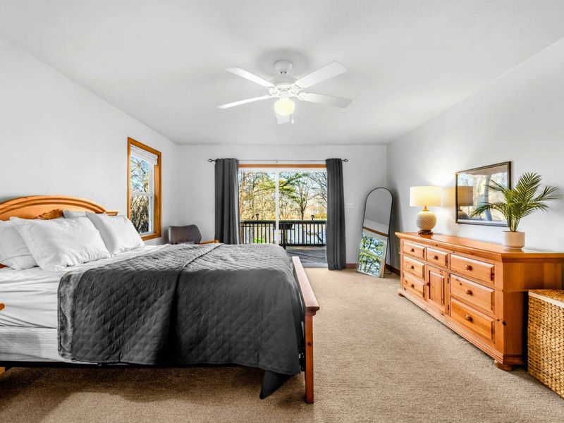 Cozy and Comfortable – Thoughtfully designed with warm wood furniture, soft lighting, and neutral tones, this room offers a restful and relaxing retreat after a day on the lake.