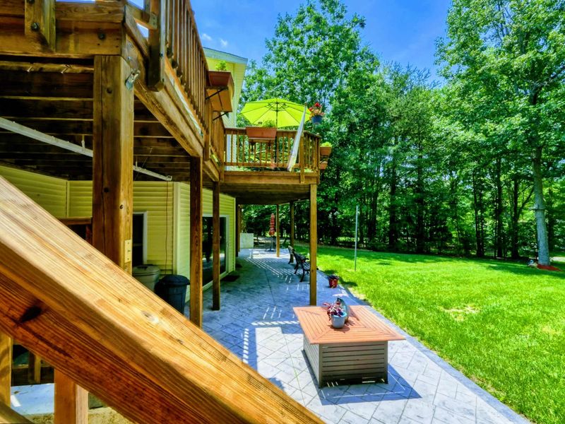 Spacious Lakeside Leisure – This extensive patio area offers a seamless blend of indoor-outdoor living with direct access to Lake Anna. Surrounded by verdant greenery, it’s perfect for relaxing, dining, or hosting gatherings.