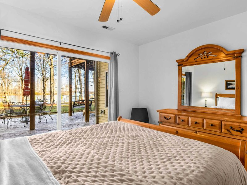 Cozy Comfort – A classic wood bed frame, matching dresser, and soft neutral tones create a warm, restful space to recharge after a day on the water.