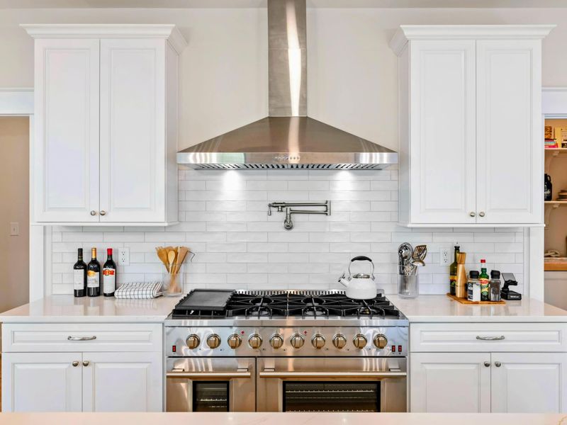 Cook Beautifully – Surrounded by style, this high-performance kitchen turns everyday meals into something more.