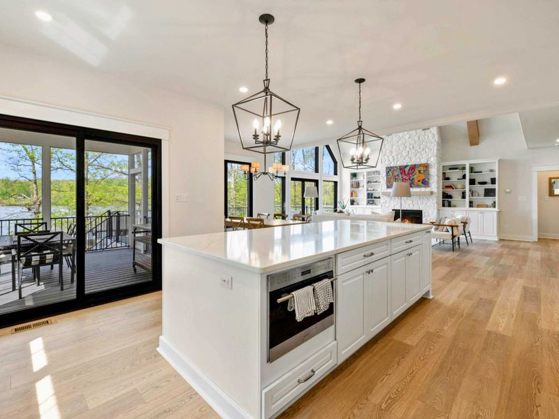 Made to Flow – From kitchen to great room to lakefront deck, this layout makes entertaining feel natural and intuitive.