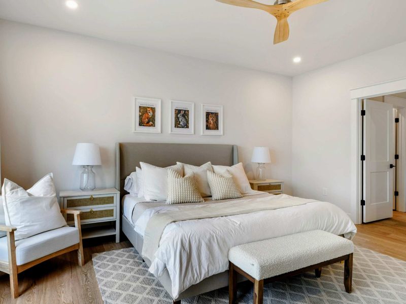 Your Own Private Retreat – With its en-suite bath and inviting layout, each suite offers hotel-level comfort in a home setting.