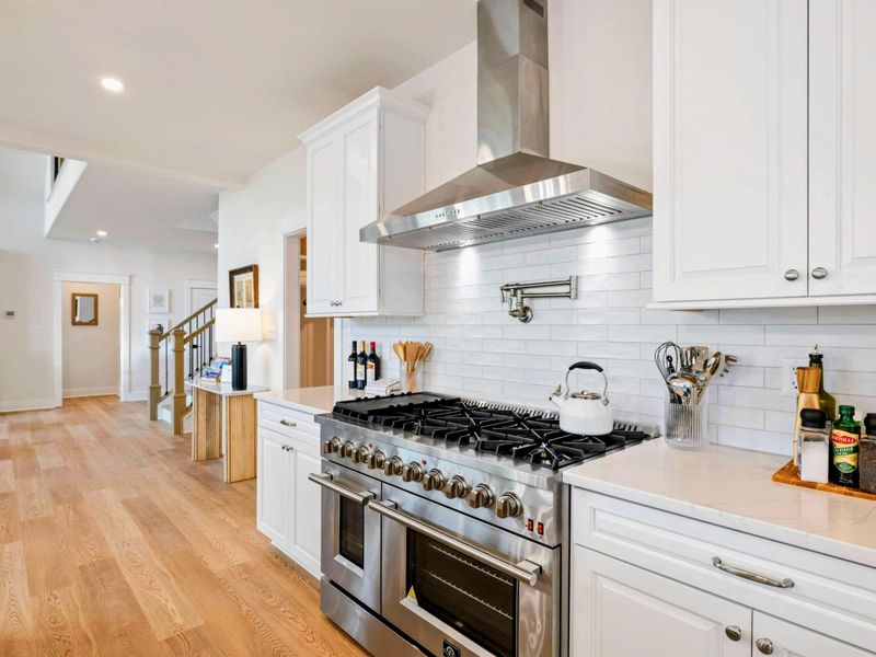 Designed for Real Cooks – A professional-grade range and thoughtful layout invite you to indulge your inner chef.