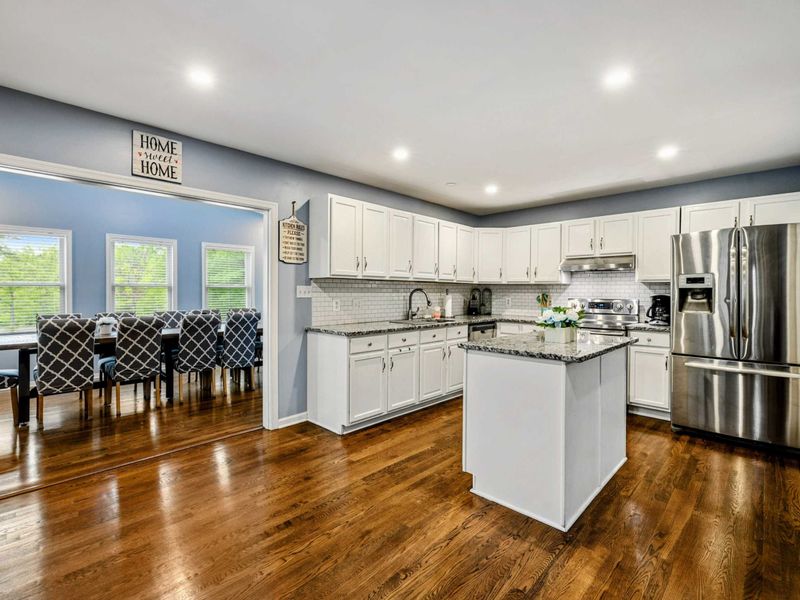 Where Meals Become Moments – Cook, connect, and create together in this inviting kitchen.