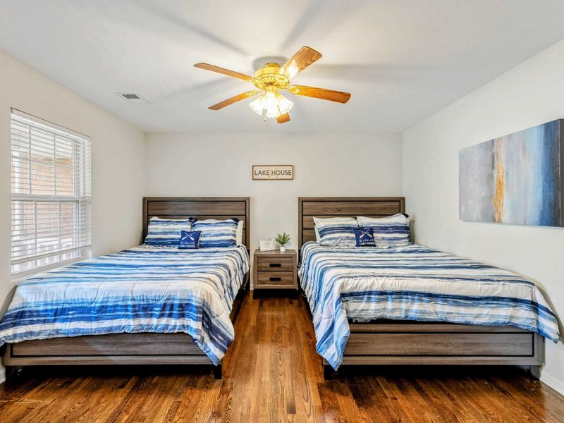 Cozy, Casual, and Full of Charm – A peaceful retreat with soft linens and room to stretch out.