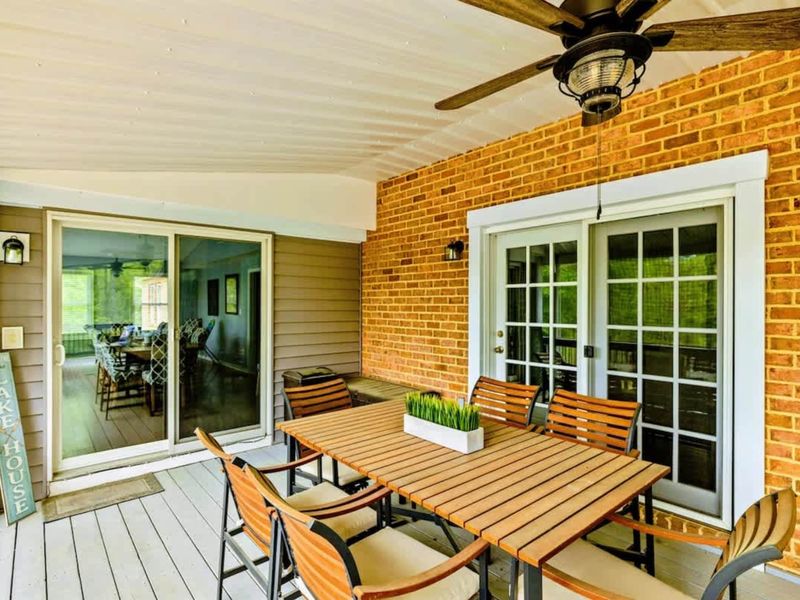 Dine in the Breeze – From lazy lunches to candlelit dinners, this porch invites you to savor every bite.
