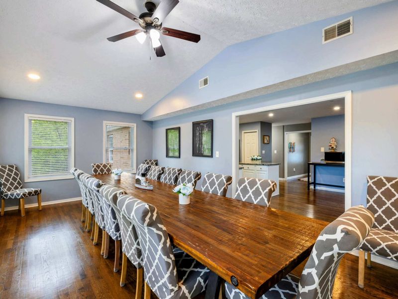 Where Everyone Has a Seat – This oversized table brings big families and great friends together in one place.