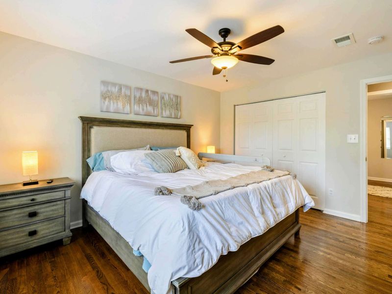 Comfort Wrapped in Calm – Simple elegance, soft light, and a king bed that invites deep sleep.