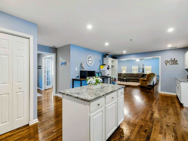 Cook, Gather, Connect – From the island to the couch, this layout keeps everyone close and the day moving naturally.