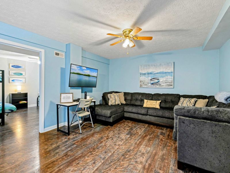 Comfy, Connected, Calm – Whether it’s cartoons or emails, this space keeps it low-key and easy.