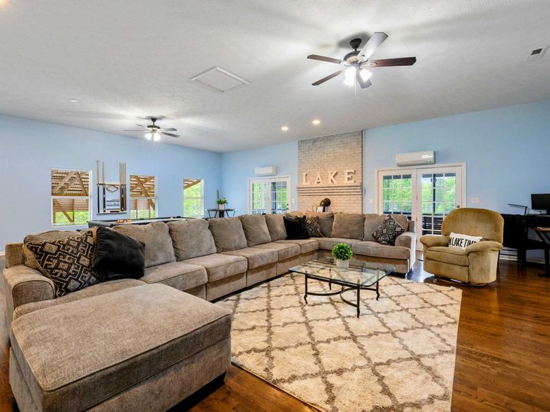 Stretch Out, Stay In – After a day on the water, this is your home base for movies, games, and lazy evenings.