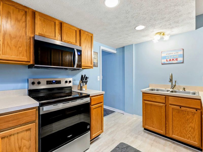 Designed for Flexibility – Whether you're hosting multiple families or spreading out, this kitchen keeps things easy.