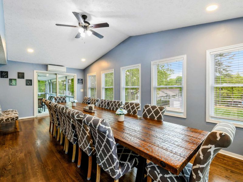 Room for the Whole Crew – Thoughtfully designed for families who travel together and dine as one.