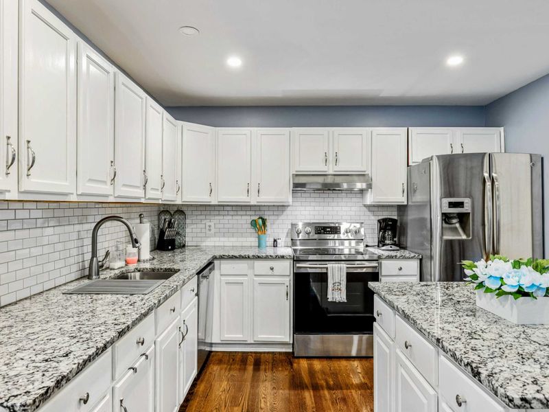 Bright, Clean, and Beautifully Equipped – Every detail supports easy meals and memorable gatherings.