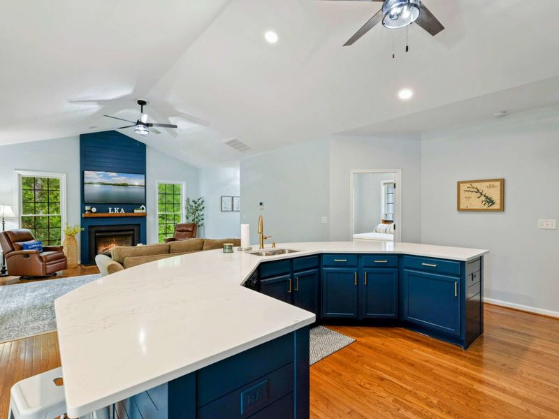 Cook, Chat, Connect – With this open layout, no one misses a moment—whether you’re plating pancakes or sharing stories.