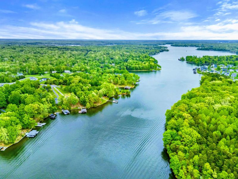 Your Playground on the Public Side – Wide open water, calm coves, and room for every kind of lake day.